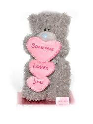 Мишка Tatty Teddy 15см – стоит и держит сердца Someone Loves You (на подставке)